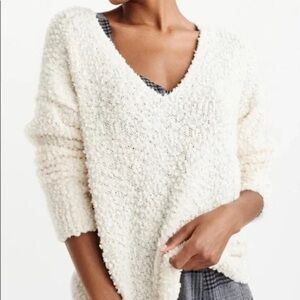 Abercrombie & Fitch Cream Boucle V-Neck Sweater Size Small